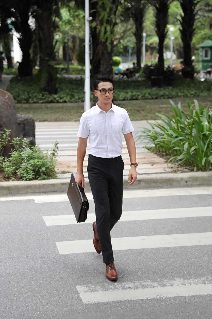 Nam giới nặng 70kg thì mặc áo sơ mi size gì? 5 áo sơ mi nam 70kg